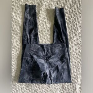 Lululemon tie dye gray and black align 8